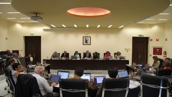 Consejo de Gobierno durante su sesión ordinaria Consejo de Gobierno durante su sesión ordinaria