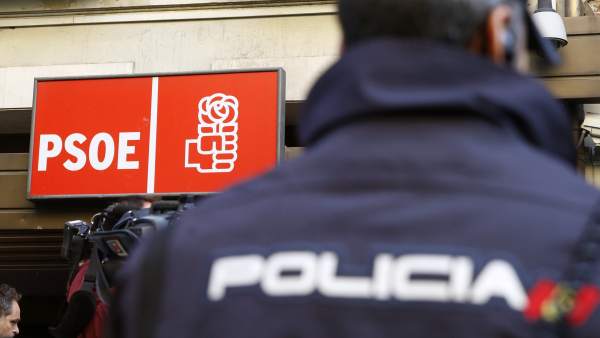 Policía, ante la sede del PSOE en la calle de Ferraz de Madrid Policía, ante la sede del PSOE en la calle de Ferraz de Madrid