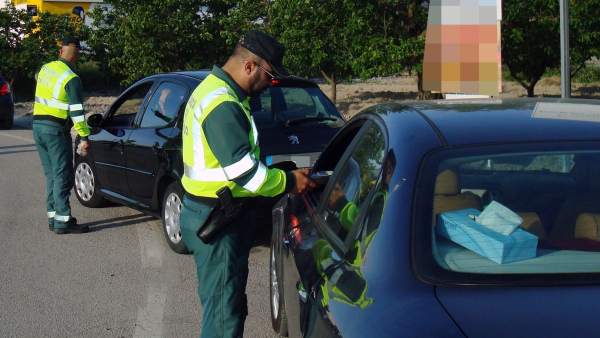 La Guardia Civil controla 2.896 conductores en la Región La Guardia Civil controla 2.896 conductores en la Región