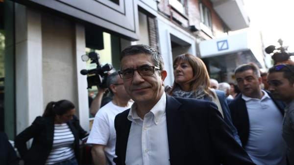 Patxi López en su llegada al Comité Federal del PSOE en Madrid Patxi López en su llegada al Comité Federal del PSOE en Madrid