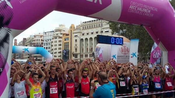 Participantes en el evento deportivo 'Valencia contra el Cáncer' Participantes en el evento deportivo 'Valencia contra el Cáncer'