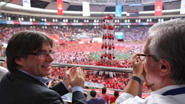 El presidente Carles Puigdemont, y el alcalde Josep Fèlix Ballesteros El presidente Carles Puigdemont, y el alcalde Josep Fèlix Ballesteros
