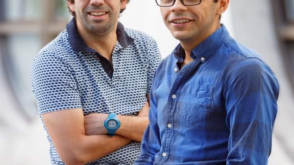 Miguel Beruete (izq.) y Víctor Pacheco, en el campus de la UPNA. Miguel Beruete (izq.) y Víctor Pacheco, en el campus de la UPNA.