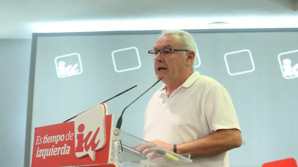 El coordinador federal de IU, Cayo Lara, da su última rueda de prensa en el carg El coordinador federal de IU, Cayo Lara, da su última rueda de prensa en el carg