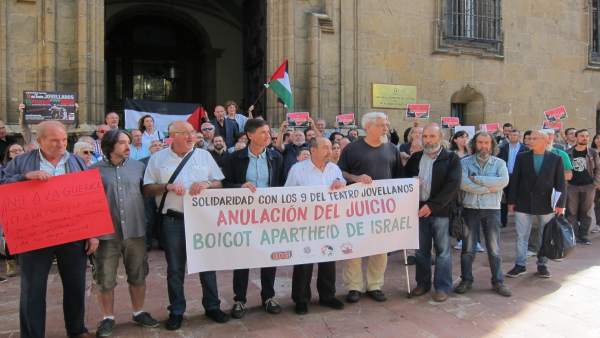 Concentración en apoyo de los nueve imputados del Jovellanos. Concentración en apoyo de los nueve imputados del Jovellanos.