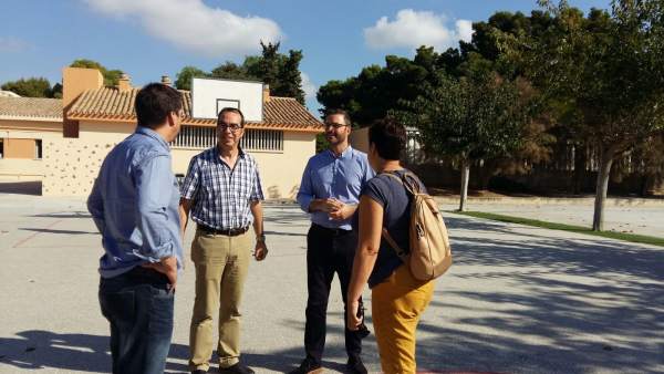 El alcalde de Palma, José Hila, en el colegio público Camilo José Cela El alcalde de Palma, José Hila, en el colegio público Camilo José Cela