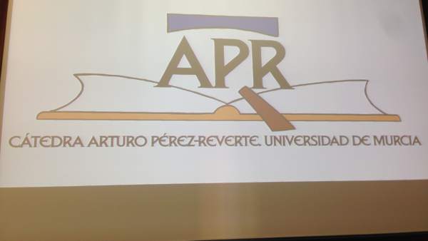 Imagen de la cátedra Arturo Pérez-Reverte Imagen de la cátedra Arturo Pérez-Reverte
