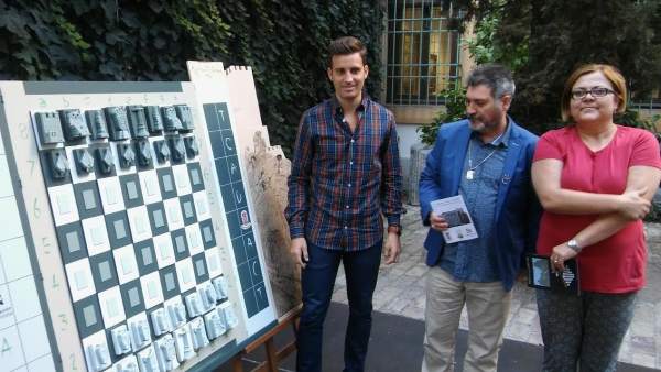 Torralbo (izda.) presenta el ajedrez con Romero y Poyato Torralbo (izda.) presenta el ajedrez con Romero y Poyato