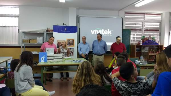 Diputación entrega kits de robótica al IES 'Río de Aguas' de Sorbas. Diputación entrega kits de robótica al IES 'Río de Aguas' de Sorbas.