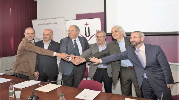 Firma del convenio entre Globalleida y la UdL Firma del convenio entre Globalleida y la UdL