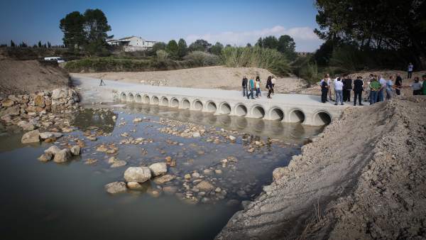 Puente reconstruido sobre el río Micena Puente reconstruido sobre el río Micena
