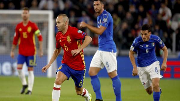 Iniesta Italia - España Iniesta Italia - España