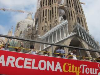 Bus turístico ante la Sagrada Familia