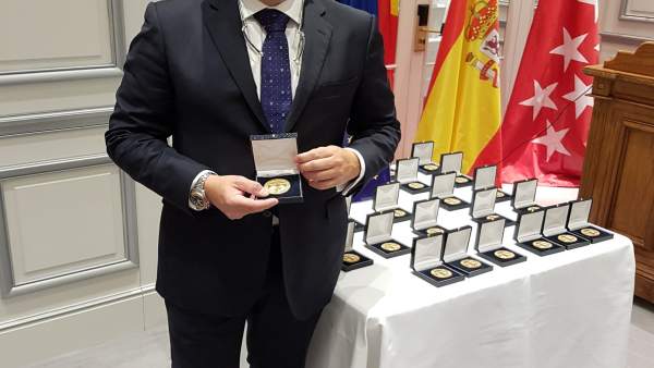 Fernando Pastor recibe la Medalla de Oro del Foro de Europa 2001 Fernando Pastor recibe la Medalla de Oro del Foro de Europa 2001