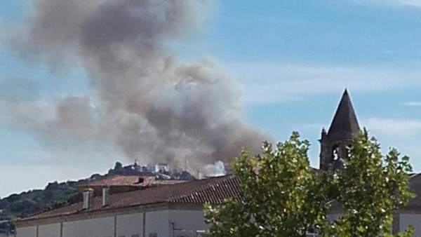 Incendio en las inmediaciones de Cáceres Incendio en las inmediaciones de Cáceres