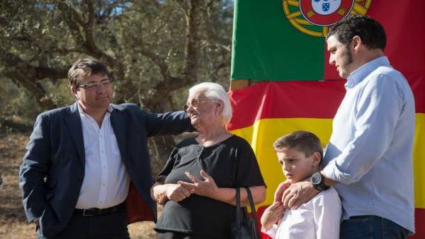 Fernández Vara en su visita a Barrancos Fernández Vara en su visita a Barrancos