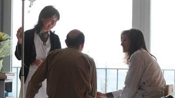 Cuidados paliativos a un enfermo en un hospital. Cuidados paliativos a un enfermo en un hospital.