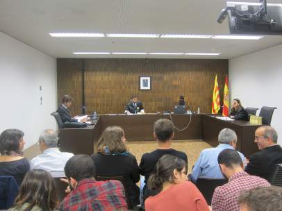 Vista sobre a apertura del Ayuntamiento de Badalona el 12 de octubre.