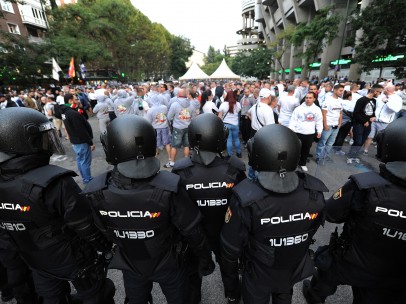 Ultras del Legia en el Bernabéu