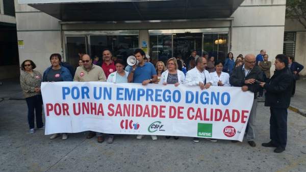 Concentraciones en los hospitales gallegos para pedir estabilidad. Concentraciones en los hospitales gallegos para pedir estabilidad.