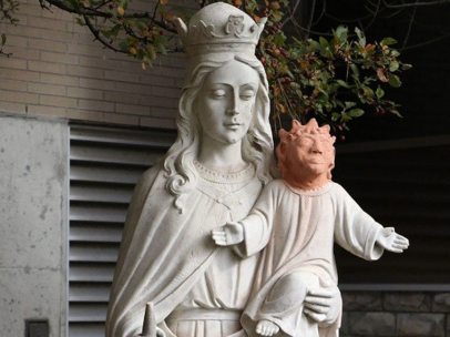 Un niño Jesús como Maggie Simpson