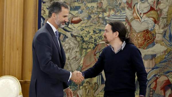 Pablo Iglesias, con el rey Felipe VI Pablo Iglesias, con el rey Felipe VI