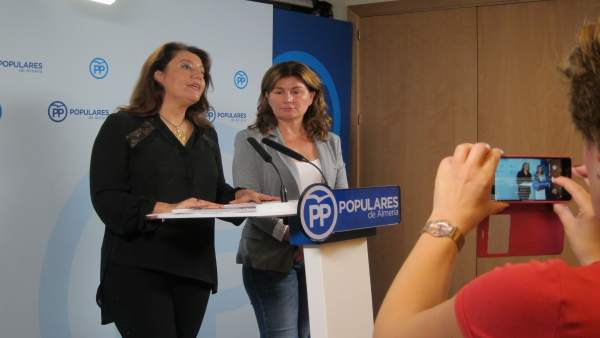 La portavoz del PP-A, Carmen Crespo, junto a la parlamentaria Rosalía Espinosa La portavoz del PP-A, Carmen Crespo, junto a la parlamentaria Rosalía Espinosa