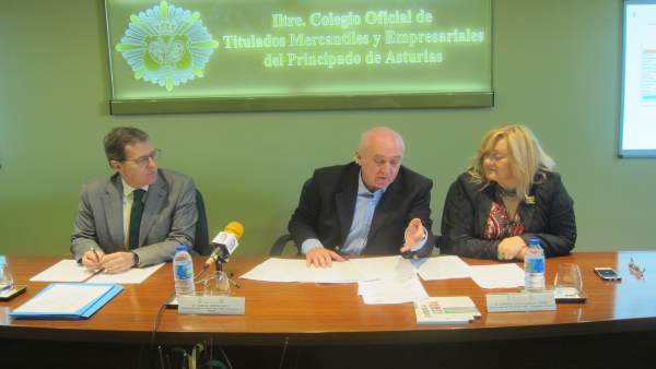 Rueda de prensa en el Colegio Oficial de Titulados Mercantiles y Empresariales. Rueda de prensa en el Colegio Oficial de Titulados Mercantiles y Empresariales.