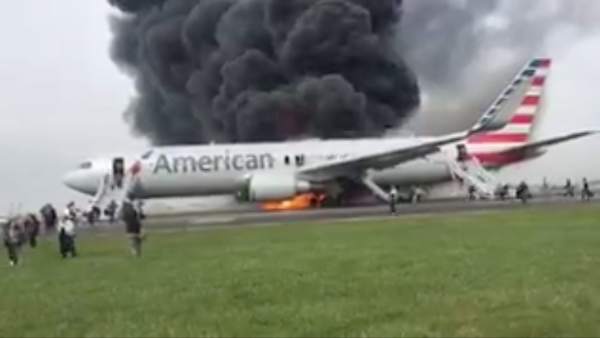 Incendio de un avión Incendio de un avión