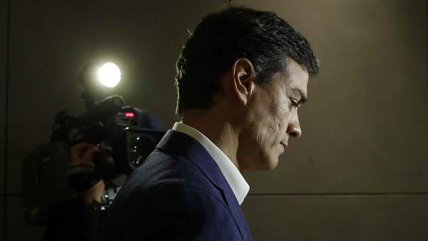 Sánchez renuncia a su escaño Sánchez renuncia a su escaño