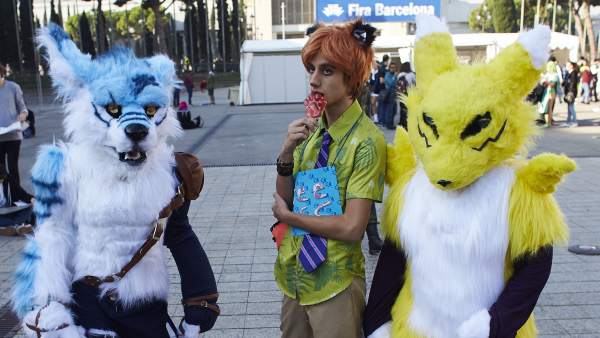 'Cosplayers' 'Cosplayers'