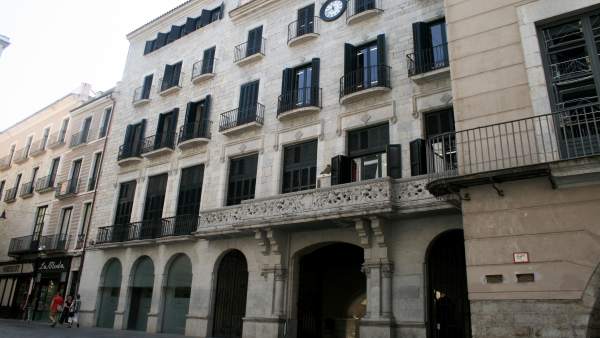 Fachada del Ayuntamiento de Girona Fachada del Ayuntamiento de Girona