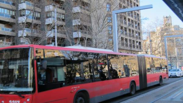 Articulado, autobús en centro, bus Articulado, autobús en centro, bus