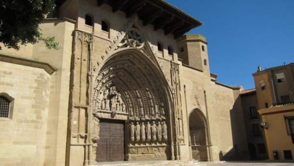 Fachada principal de la Catedral de Huesca. Fachada principal de la Catedral de Huesca.