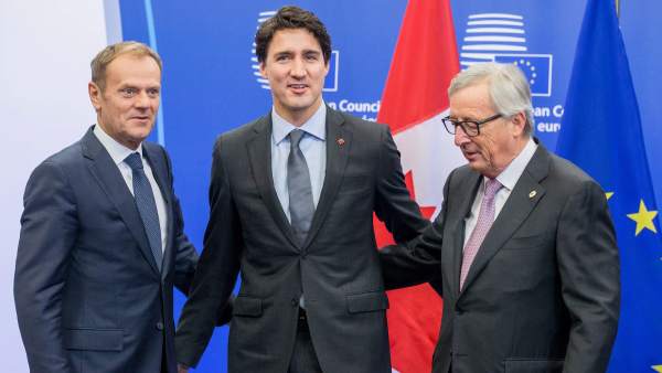 Tusk, Trudeau y Juncker Tusk, Trudeau y Juncker