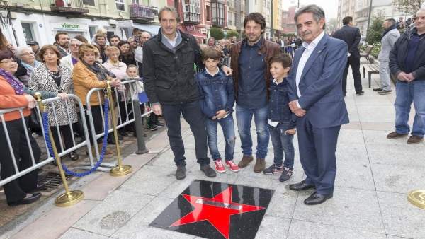 Óscar Freire descubre su estrella de la fama en Tetuán Óscar Freire descubre su estrella de la fama en Tetuán