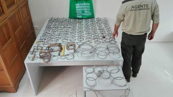 Artes ilegales intervenidas por la Junta en Málaga Artes ilegales intervenidas por la Junta en Málaga