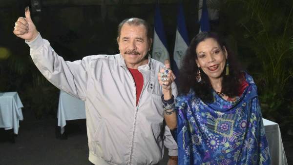 Daniel Ortega, con su mujer Daniel Ortega, con su mujer