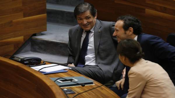 El presidente del Principado, Javier Fernández, en la Junta El presidente del Principado, Javier Fernández, en la Junta