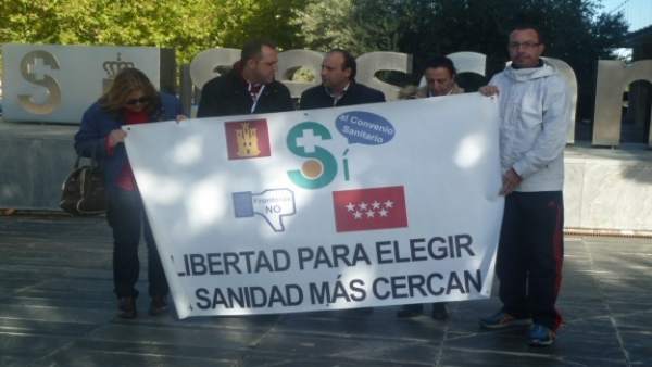 Presentación de firmas de la Plataforma en Defensa del Convenio Sanitario Presentación de firmas de la Plataforma en Defensa del Convenio Sanitario