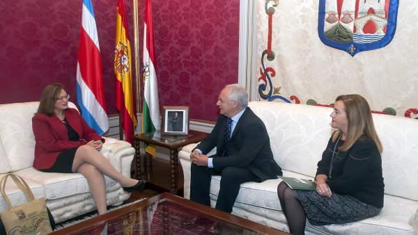 Ceniceros y Martínez Arregui reciben a embajadora de Costa Rica Ceniceros y Martínez Arregui reciben a embajadora de Costa Rica