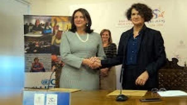 Luiza Carvalho Tras Firmar Un Convenio De Colaboración En La Usal Luiza Carvalho Tras Firmar Un Convenio De Colaboración En La Usal
