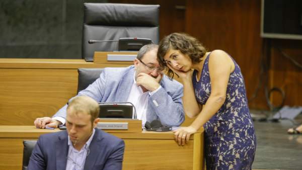 Laura Pérez, José Miguel Nuin y Jokin Castiella en el Parlamento de Navarra. Laura Pérez, José Miguel Nuin y Jokin Castiella en el Parlamento de Navarra.