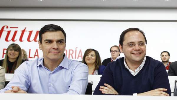 Los socialistas Pedro Sánchez y César Luena Los socialistas Pedro Sánchez y César Luena