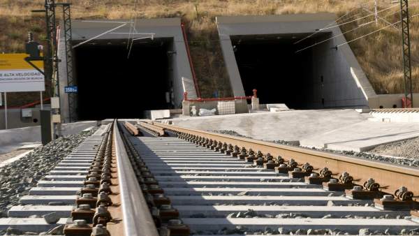 Renfe recupera l'oferta del servici de rodalies entre València i Castelló anterior a les obres del Corredor Mediterrani Renfe recupera l'oferta del servici de rodalies entre València i Castelló anterior a les obres del Corredor Mediterrani