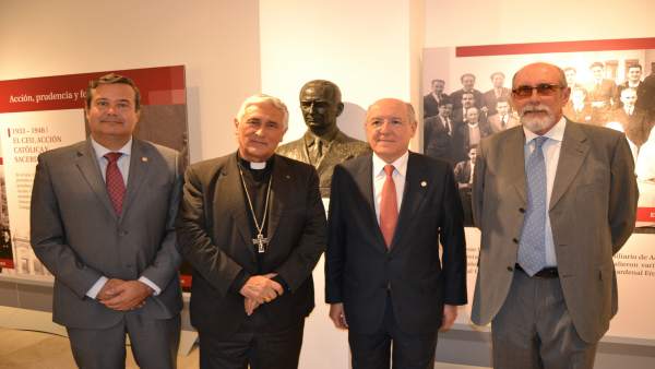 NP Y Foto Inauguración De La Exposición 'Herrera Oria, Su Tiemp Y Su Obra, Una V NP Y Foto Inauguración De La Exposición 'Herrera Oria, Su Tiemp Y Su Obra, Una V