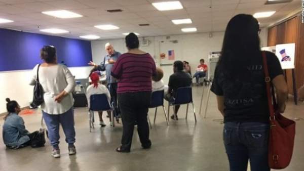 Tiroteo cerca de un centro de votación en California. Tiroteo cerca de un centro de votación en California.