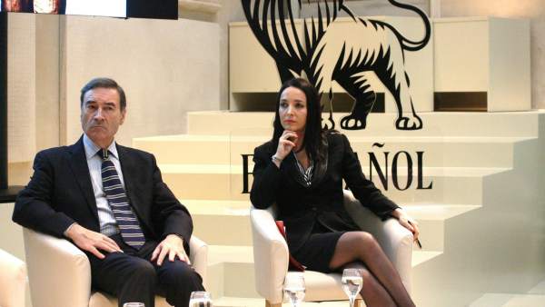 Pedro J. junto a la abogada Cruz Sánchez de Lara en las jornadas de El Español
Pedro J. junto a la abogada Cruz Sánchez de Lara en las jornadas de El Español