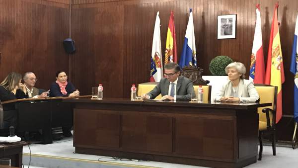 César Díaz preside la sesión del Pleno extraordinario César Díaz preside la sesión del Pleno extraordinario