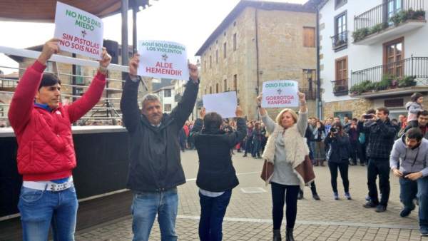 CONSUELO Ordóñez Y VÍCTIMAS Decovite EN Alsasua CONSUELO Ordóñez Y VÍCTIMAS Decovite EN Alsasua